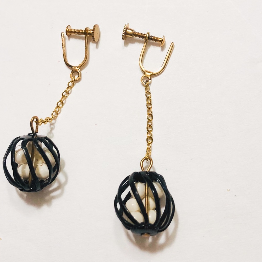 Vintage jewelry  dangle earrings crew clip on